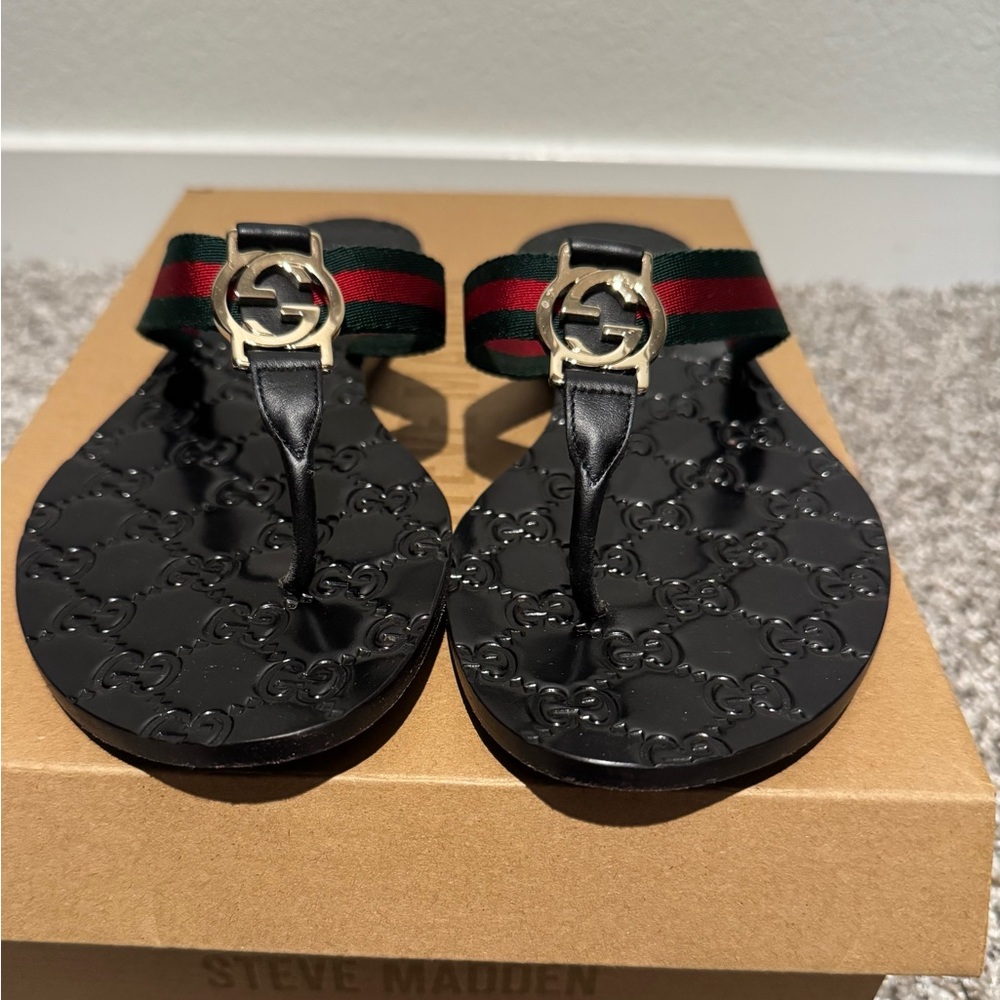 Gucci Black Sandals with Gold and Green-Red Straps